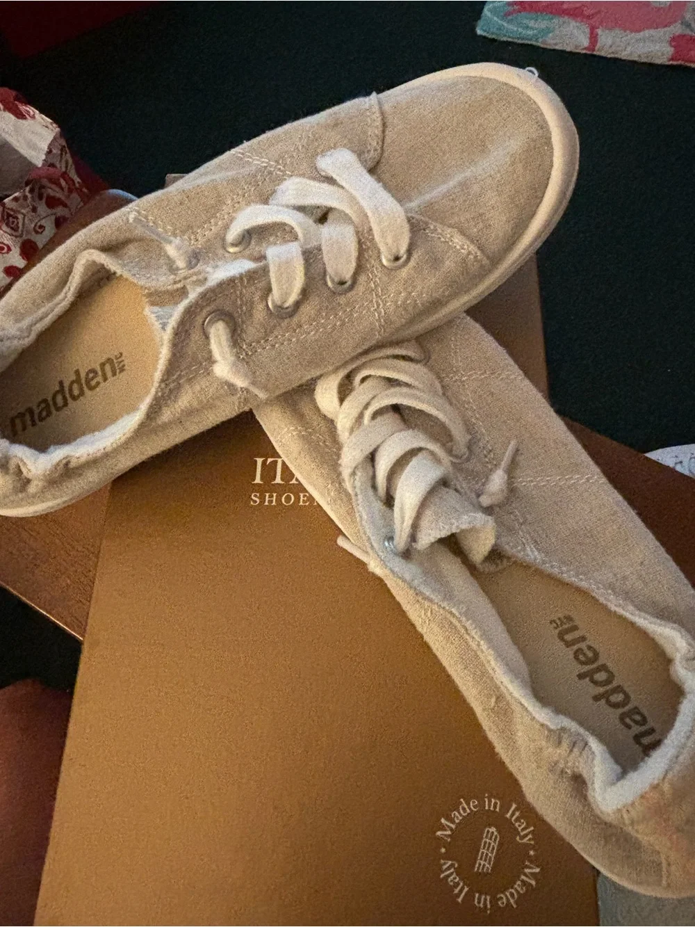 Great condition Steve Madden Beige Canvas Lace-Up Sneakers. Sz 7.